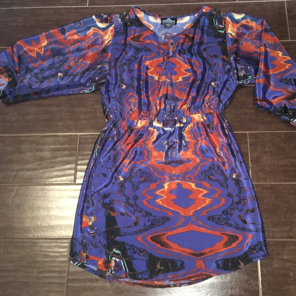 Women’s Dress - Picture 3 of 3